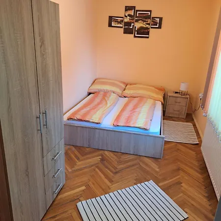 Boroka House شقة
